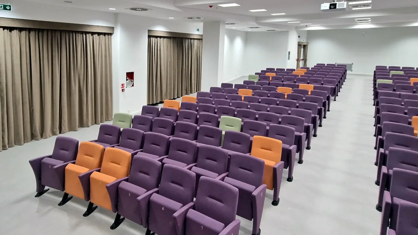 Tendaggi e Tapezzerie Scuola Primaria R.L. Montalcini - Isera